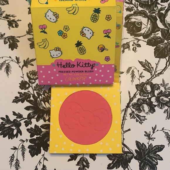 Hello Kitty Blush - Picture 2 of 3